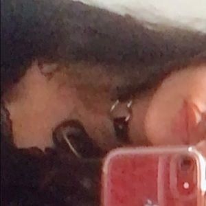 Meet your Posher, Alexandra